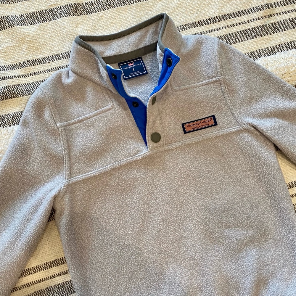 Boy’s size 5 Vineyard Vines sweater. Great condition!